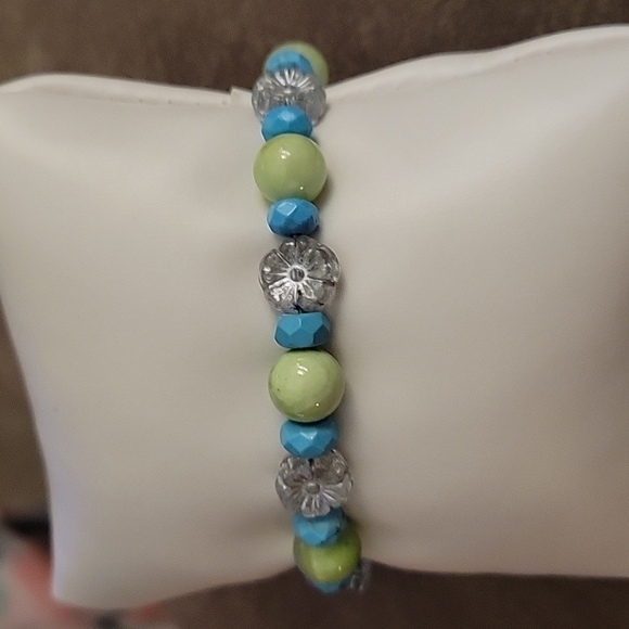 HANDMADE Mint Jade Turquoise Czech Glass Floral Beaded Toggle Bracelet - Picture 2 of 7